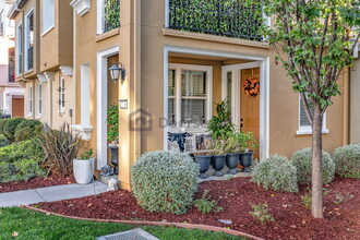 2739 Montecito Vista Way in San Jose, CA - Building Photo - Building Photo