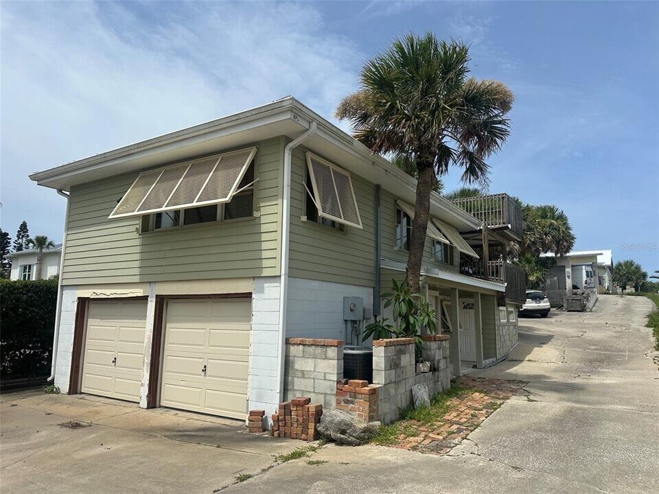 1207 N Atlantic Ave in New Smyrna Beach, FL - Building Photo