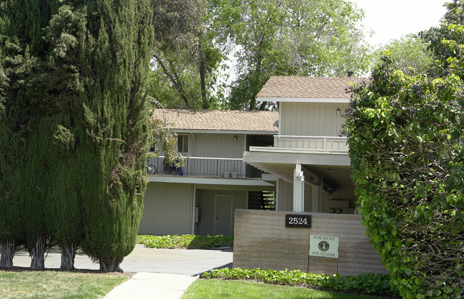 2524 Jones Rd in Walnut Creek, CA - Foto de edificio - Building Photo