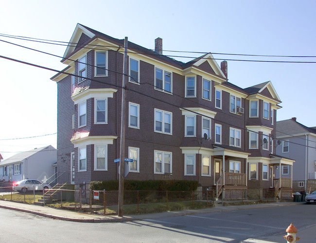 159 Globe St in Fall River, MA - Building Photo - Building Photo