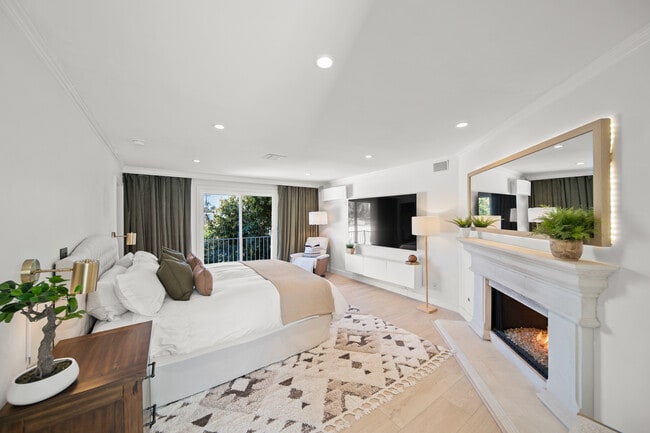 property at 906 Victoria Ave