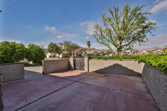 45270 Birchcrest Cir in La Quinta, CA - Foto de edificio - Building Photo