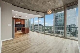 3324 Peachtree Rd in Atlanta, GA - Building Photo - Building Photo
