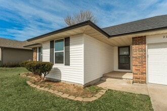 2279 W Roxbury St in Springfield, MO - Building Photo - Building Photo