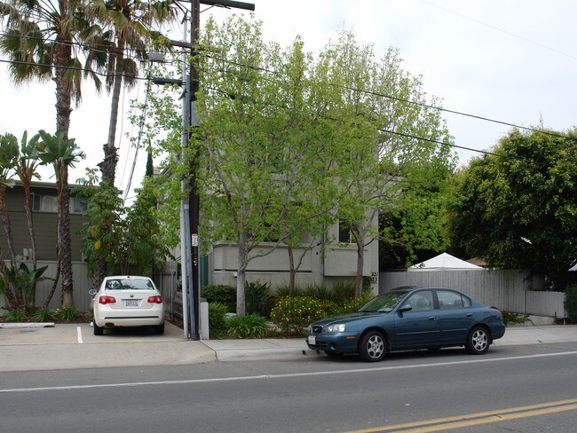 1321-1323 Pacific Beach Dr in San Diego, CA - Building Photo - Building Photo