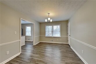 351 Robin Hood Dr in Douglasville, GA - Building Photo - Building Photo