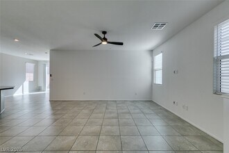 1027 Huckburn Ave in Henderson, NV - Building Photo - Building Photo