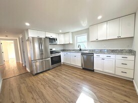 32 Quarry St in Windham, CT - Building Photo