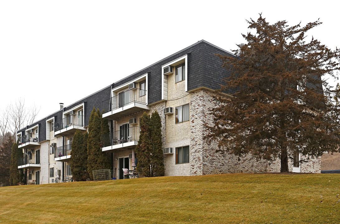 Bluff Creek Apartments in Carver, MN - Building Photo