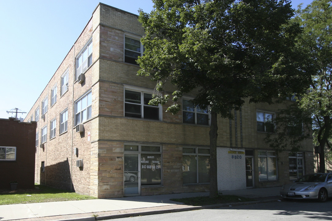 8820-8824 Bronx Ave in Skokie, IL - Foto de edificio