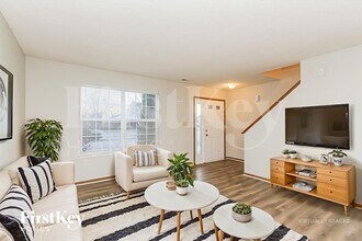 1279 Blue Heron Ln in Greenwood, IN - Foto de edificio - Building Photo