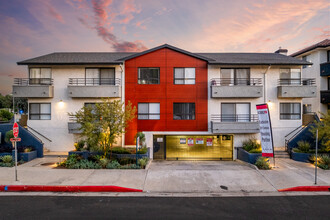 Campus Crossing Apartments in Northridge, CA - Building Photo - Building Photo