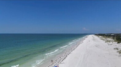 880 Mandalay Ave in Clearwater, FL - Building Photo - Building Photo