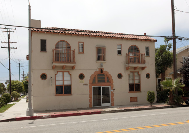 1630 E Broadway in Long Beach, CA - Foto de edificio - Building Photo