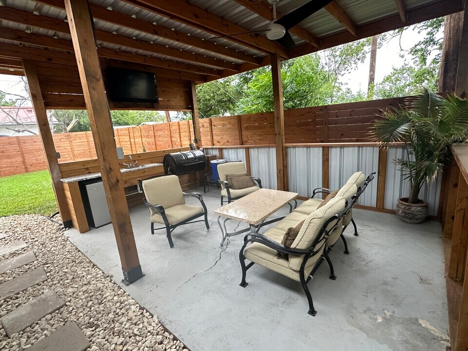 735 Sprucewood Ln in San Antonio, TX - Building Photo