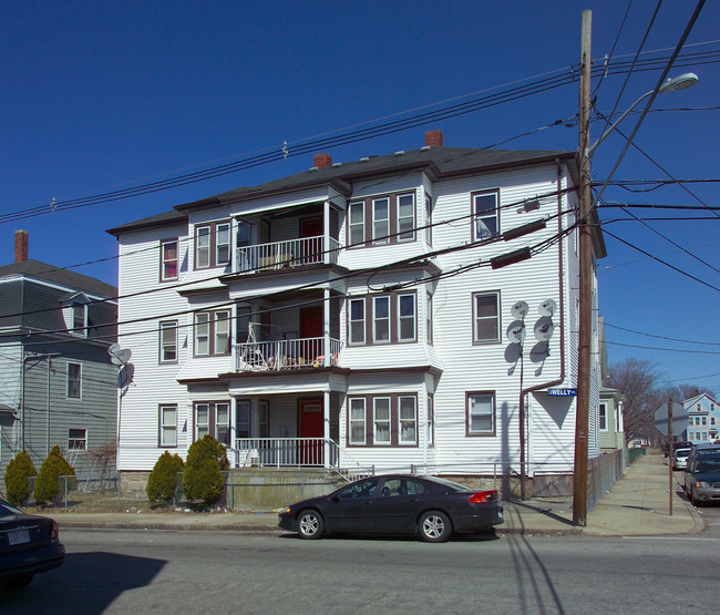 752 Dwelly St in Fall River, MA - Building Photo - Building Photo