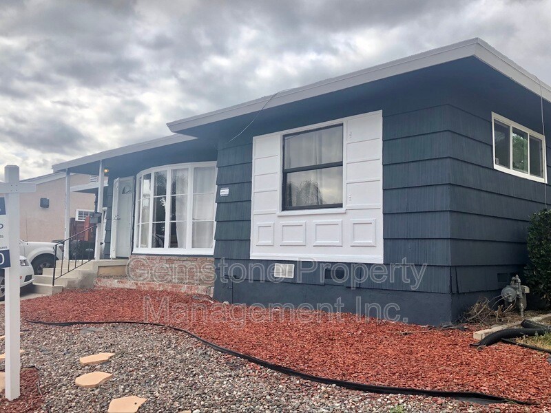 6132 Pembroke Dr in San Diego, CA - Building Photo