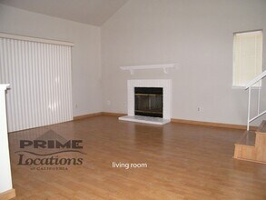 303 Canterbury Ave in Roseville, CA - Building Photo - Building Photo