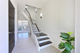 221 Cosmopolitan Ct in Sarasota, FL - Building Photo - Building Photo