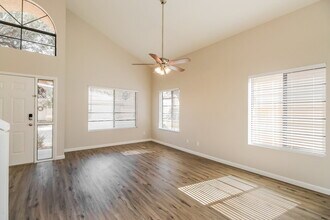 1338 N Brittany Ln in Gilbert, AZ - Building Photo - Building Photo