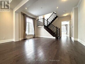 18 Yuan Dr in Richmond Hill, ON - Building Photo - Building Photo