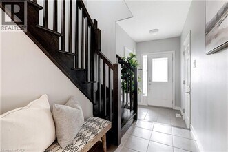 172 Westbank Trail in Hamilton, ON - Building Photo - Building Photo