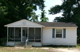 324 Chaseville St in Pensacola, FL - Building Photo