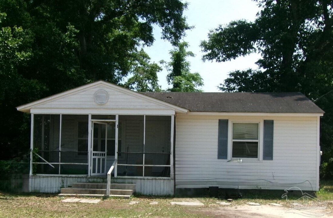 324 Chaseville St in Pensacola, FL - Building Photo