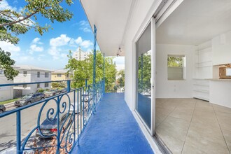 7717 Byron Ave in Miami Beach, FL - Building Photo - Building Photo