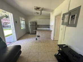 713 NE 3rd St in Hallandale Beach, FL - Building Photo - Building Photo