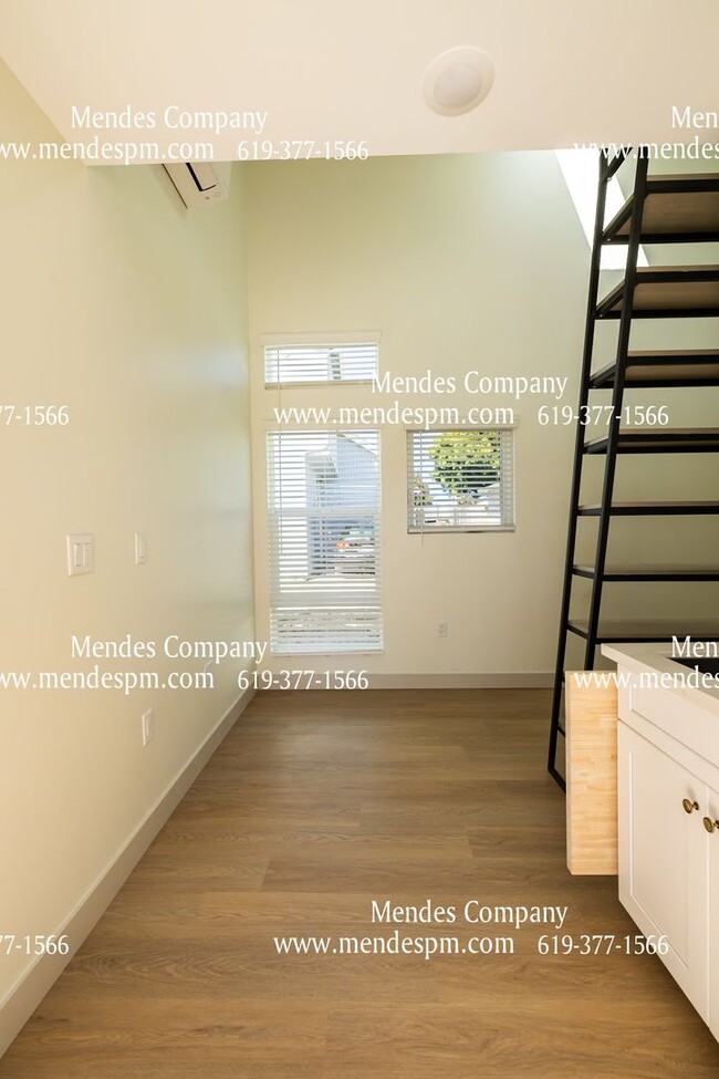 5072 Madison Ave in San Diego, CA - Building Photo - Building Photo