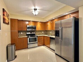2401 S Ocean Dr, Unit 707 in Hollywood, FL - Building Photo - Building Photo
