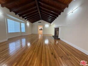 19730 Tuba St in Los Angeles, CA - Building Photo - Building Photo