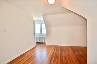 43 Bradford St in Harrison, NY - Building Photo - Building Photo