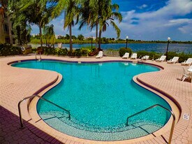 2861 N Oakland Forest Dr, Unit 307 in Oakland Park, FL - Building Photo