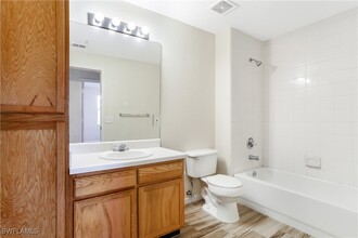 7905 Preserve Cir in Naples, FL - Foto de edificio - Building Photo