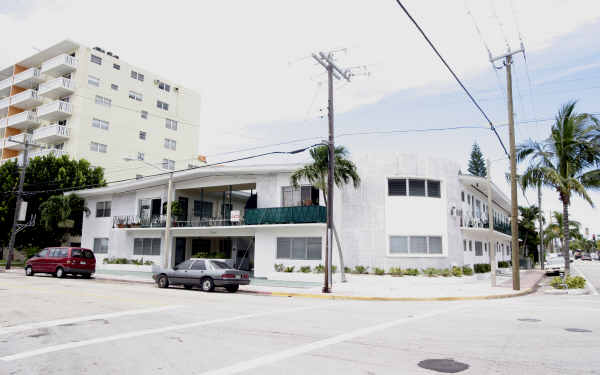 7640 Carlyle Ave in Miami Beach, FL - Foto de edificio - Building Photo