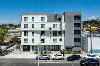 Ambrose Apartments in Echo Park, CA - Foto de edificio - Building Photo