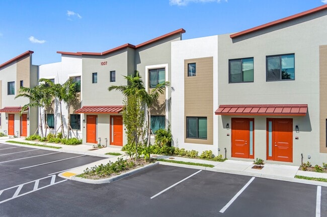 ID Oakland Park in Oakland Park, FL - Foto de edificio - Building Photo