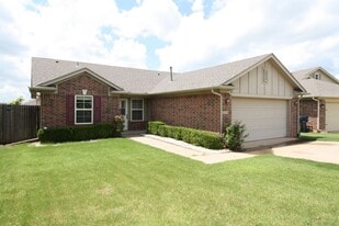 18713 Bebida Way in Edmond, OK - Building Photo