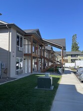 411 6th Street Northeast in East Wenatchee, WA - Foto de edificio - Building Photo