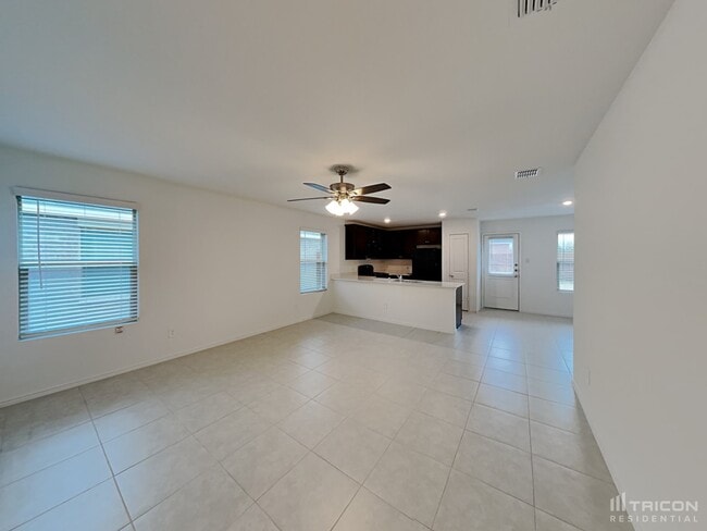 812 Odlozil Ln in Ennis, TX - Foto de edificio - Building Photo