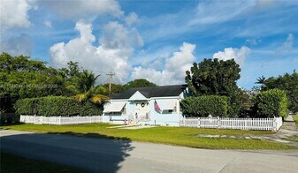 3927 SW 64th Ave in Miami, FL - Building Photo