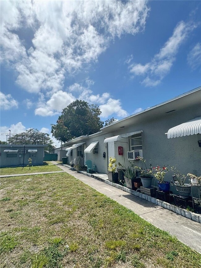 124 SE 4th St in Hallandale Beach, FL - Building Photo - Building Photo