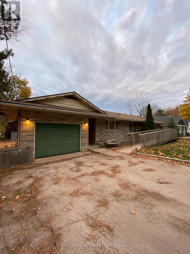 260 Main St W in Grimsby, ON - Building Photo - Building Photo