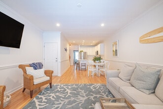 81 Sandbar Ln, Unit A in Folly Beach, SC - Foto de edificio - Building Photo