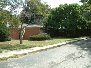 Greenland Apartments in Cincinnati, OH - Building Photo - Building Photo