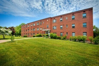 Hoodridge Court Apartments and Townhomes in Pittsburgh, PA - Building Photo - Building Photo