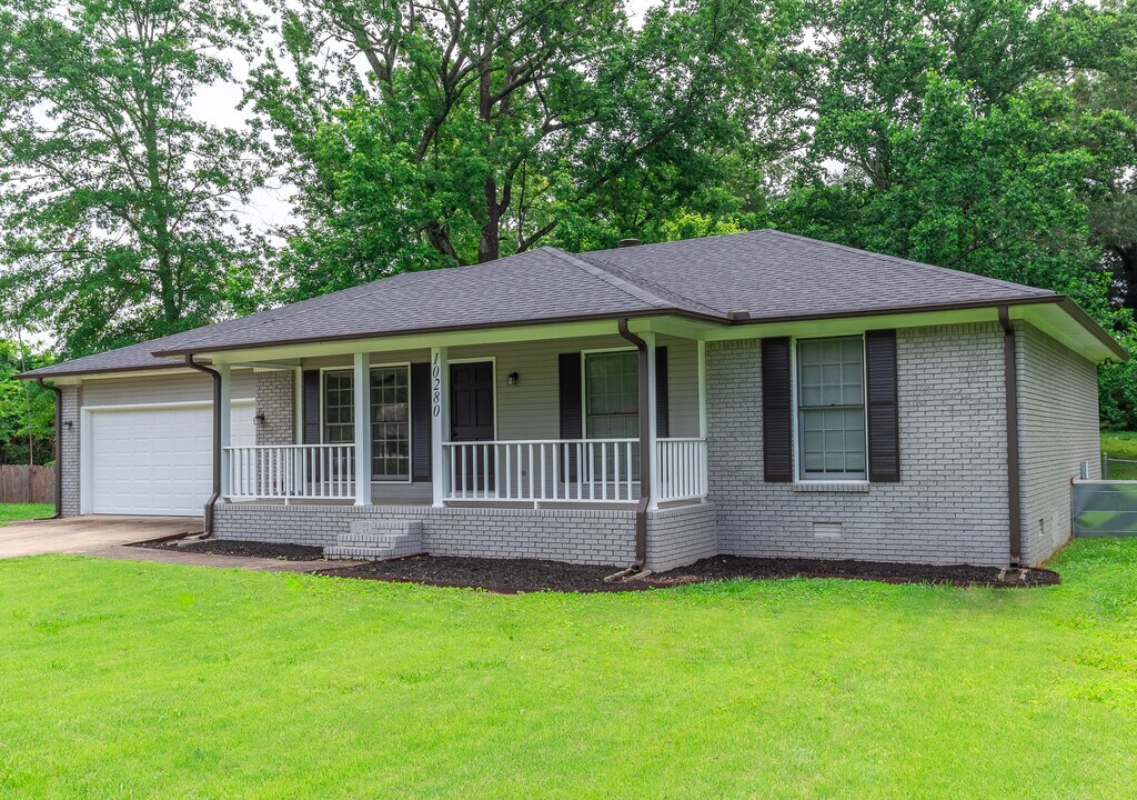 10280 Long Meadow Rd in Madison, AL - Foto de edificio