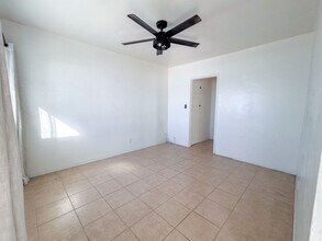 408 S The Strand in Oceanside, CA - Foto de edificio - Building Photo